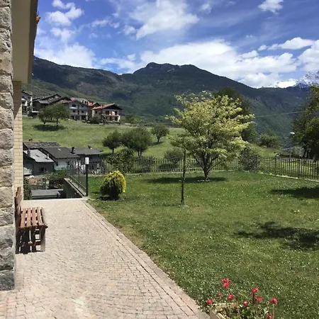 Ai Piedi Della Montagna Apartment Châtillon