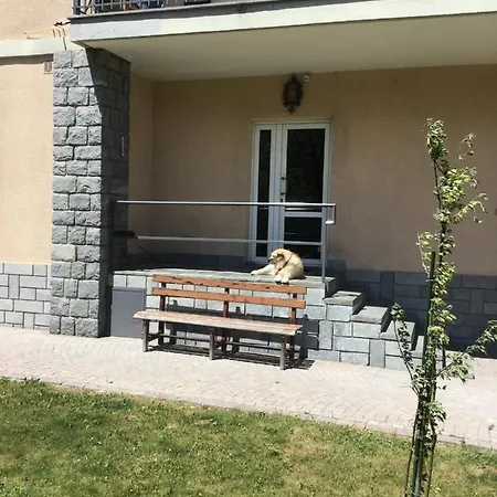 Ai Piedi Della Montagna *