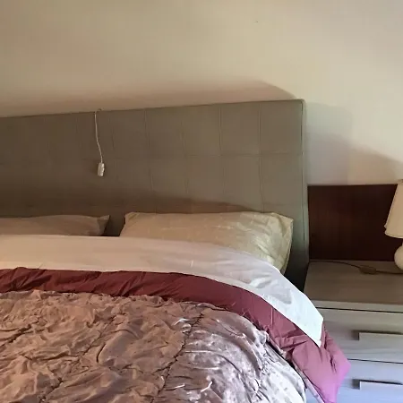 Ai Piedi Della Montagna *