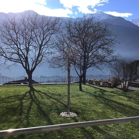 Ai Piedi Della Montagna